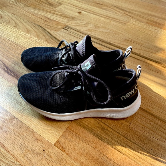 New Balance Shoes - New Balance memory sole tennis shoes